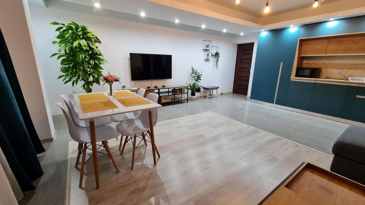 Zander Home Apartment Буштени Экстерьер фото