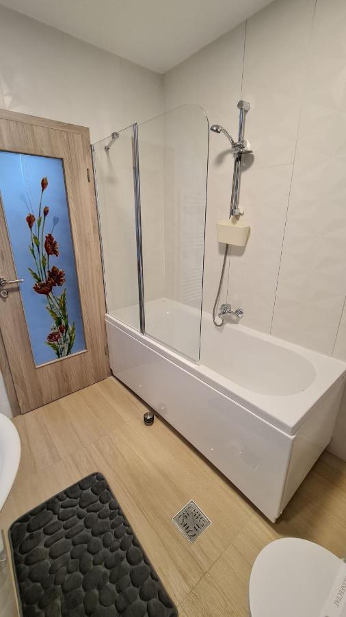 Zander Home Apartment Буштени Экстерьер фото