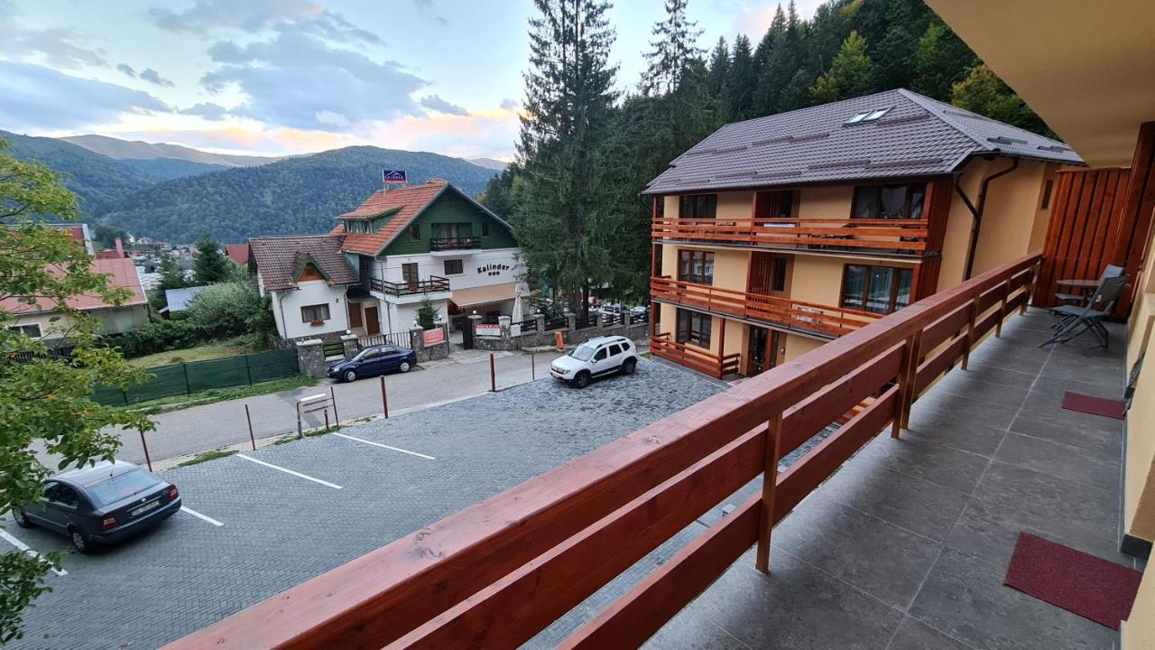 Zander Home Apartment Буштени Экстерьер фото