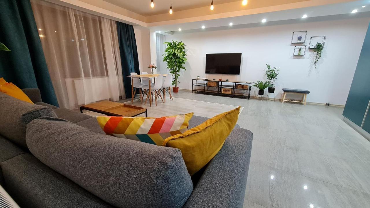 Zander Home Apartment Буштени Экстерьер фото