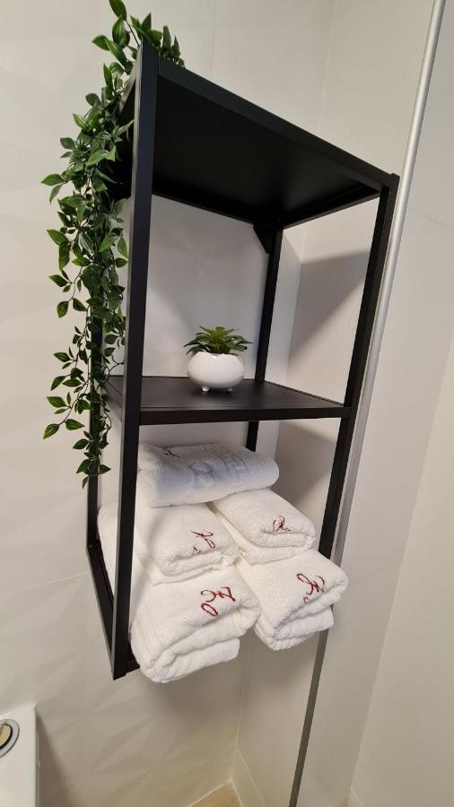 Zander Home Apartment Буштени Экстерьер фото