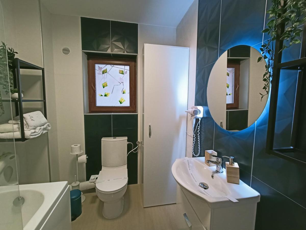 Zander Home Apartment Буштени Экстерьер фото